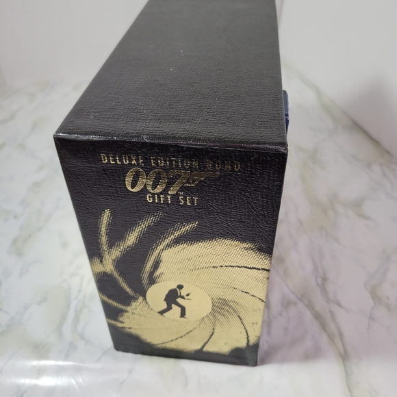 James Bond 007 Deluxe Edition VHS - Picture 2 of 4